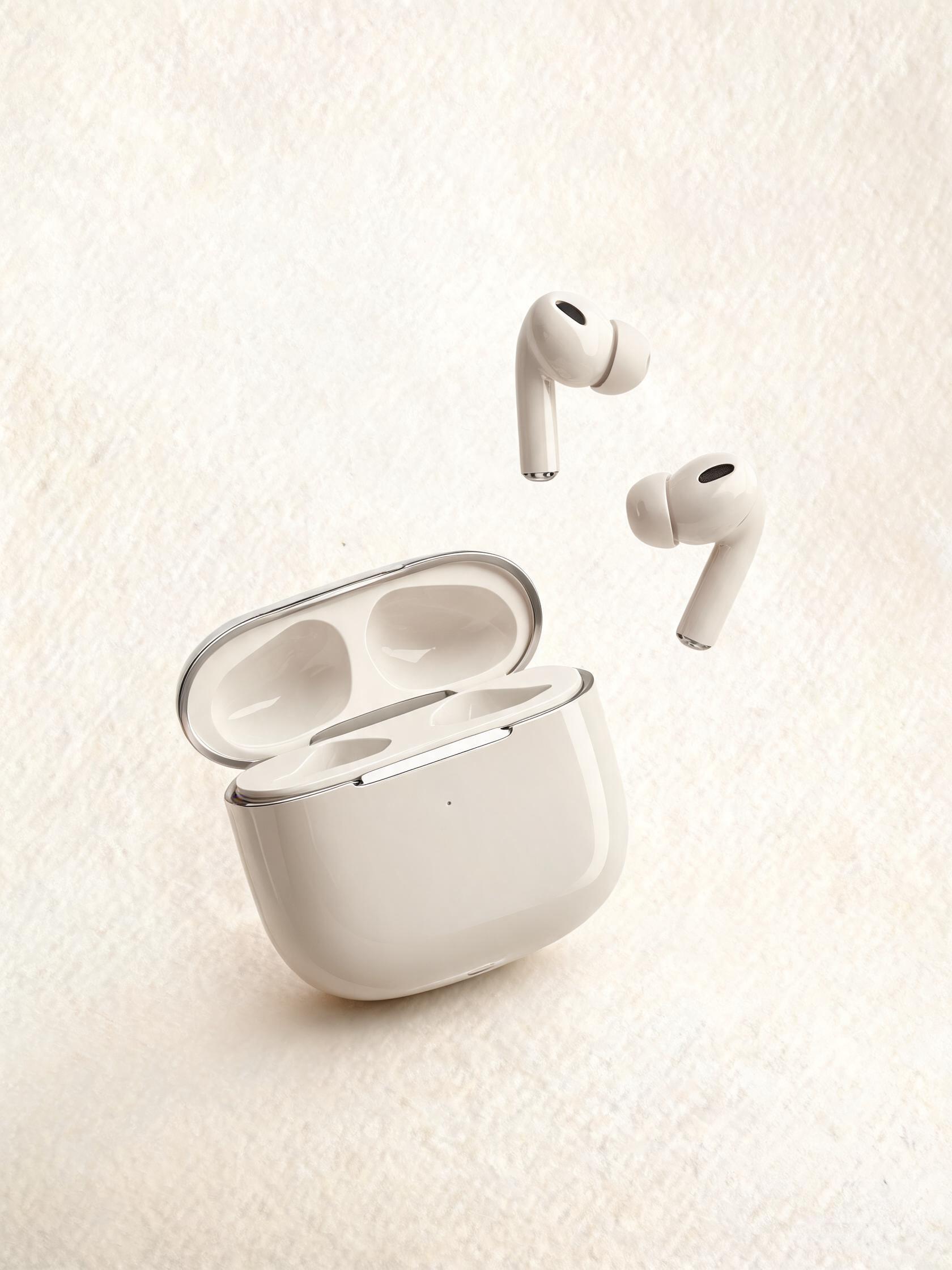 Wireless earphones and charging case